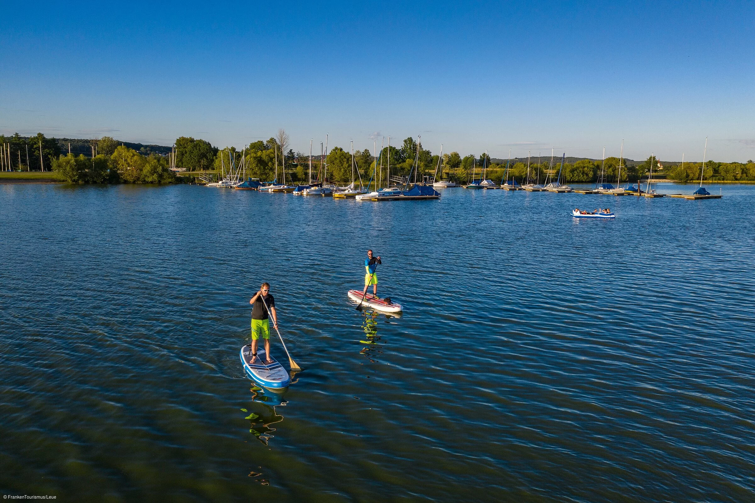 Stand Up Paddling am Altmühlsee (Fränkisches Seenland)