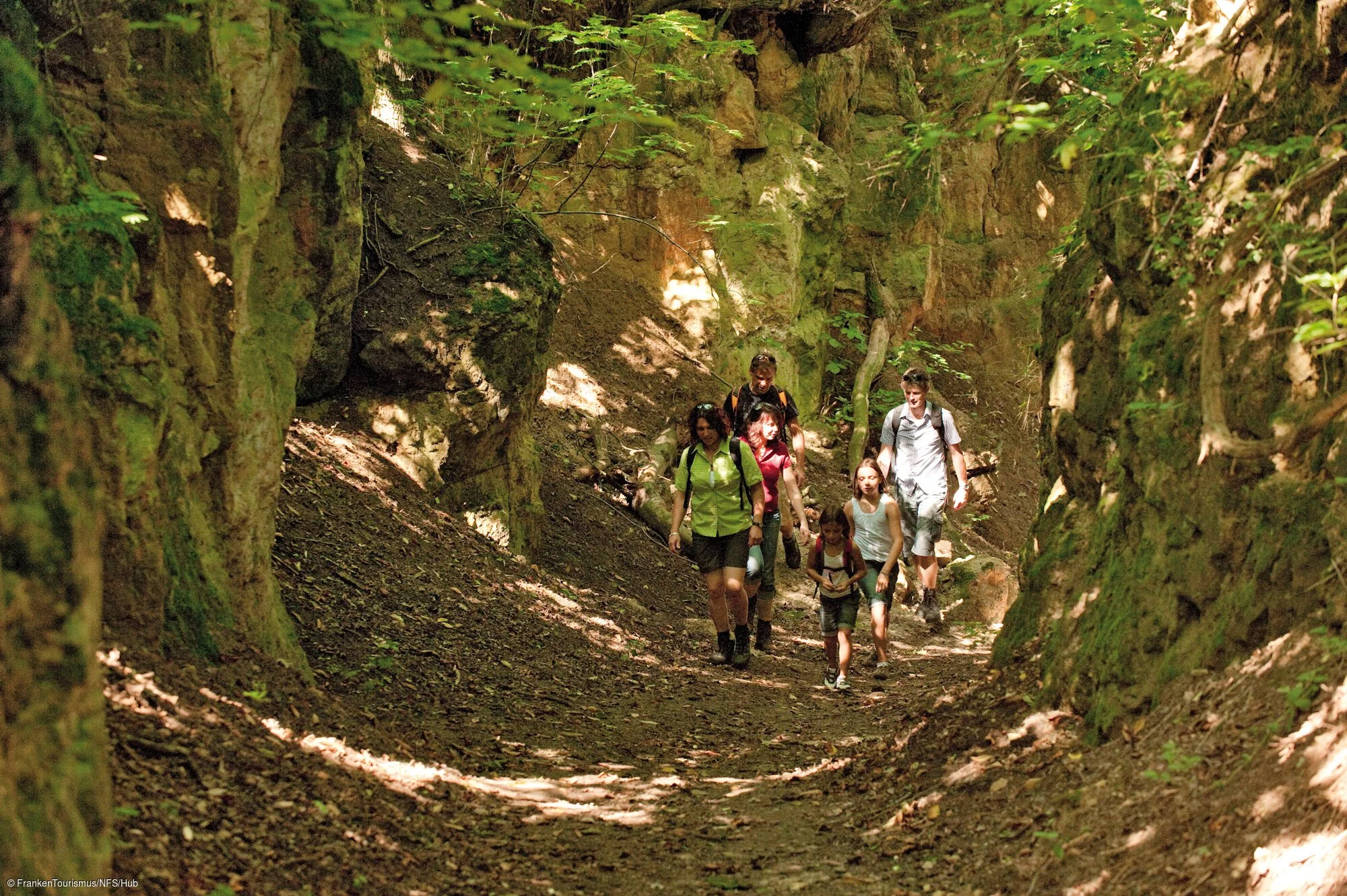 Wandern im Hechlinger Hohlweg (Fränkisches Seenland)